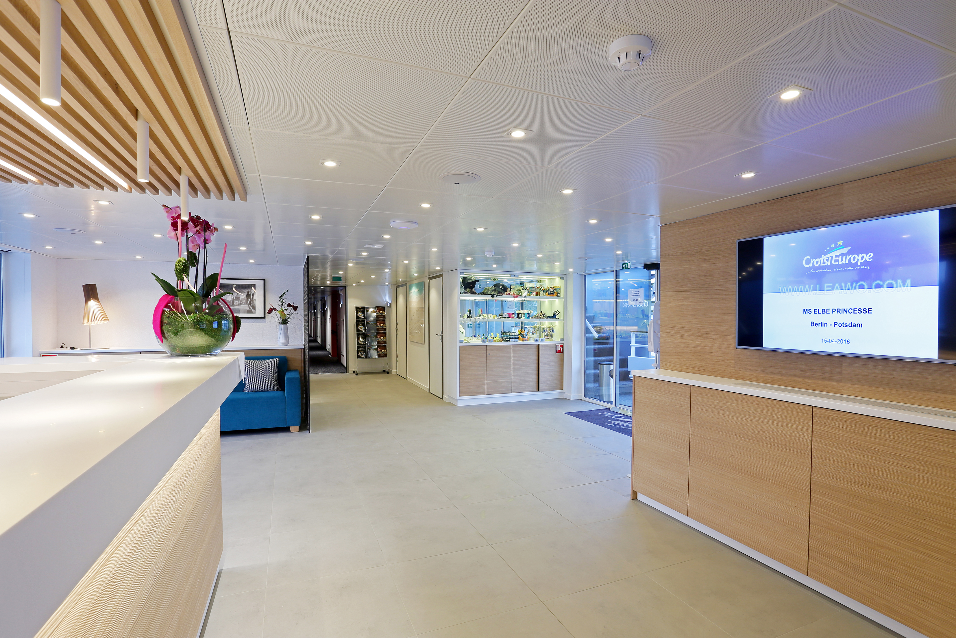 CroisiEurope MS Elbe Princesse Reception.jpg